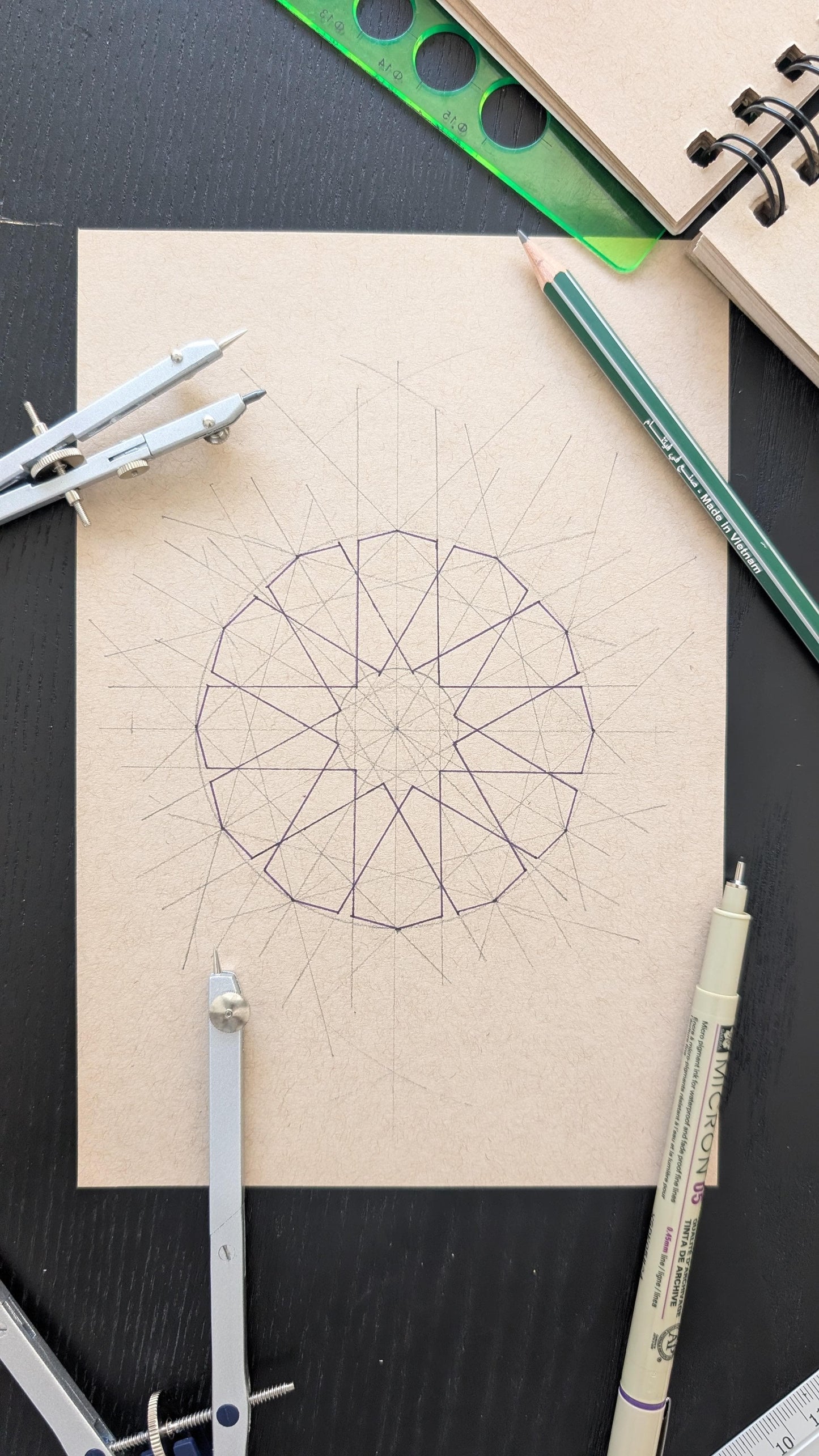 بين التعبير و الهندسة (ورشة الخط العربي)     Geometry & Gesture - A Calligraphy workshop