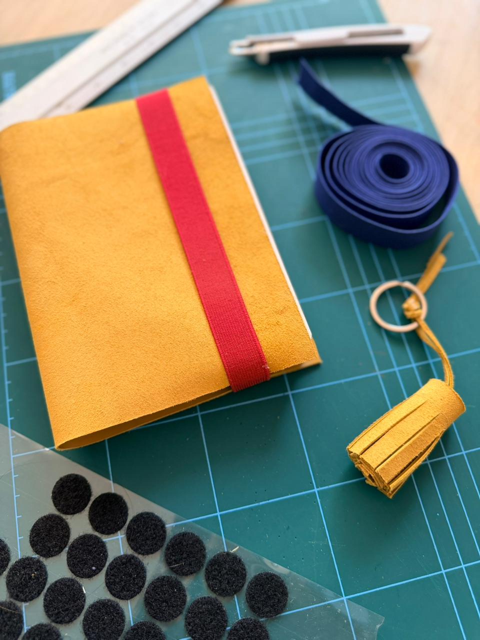 🌍Make & Reuse: Craft a Leather notebook - اصنع و اعد الاستخدام: غطاء دفتر من جلد